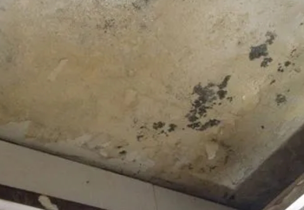东辽阳台漏水维修公司分享下东辽卫生间渗水维修需要注意哪些问题。